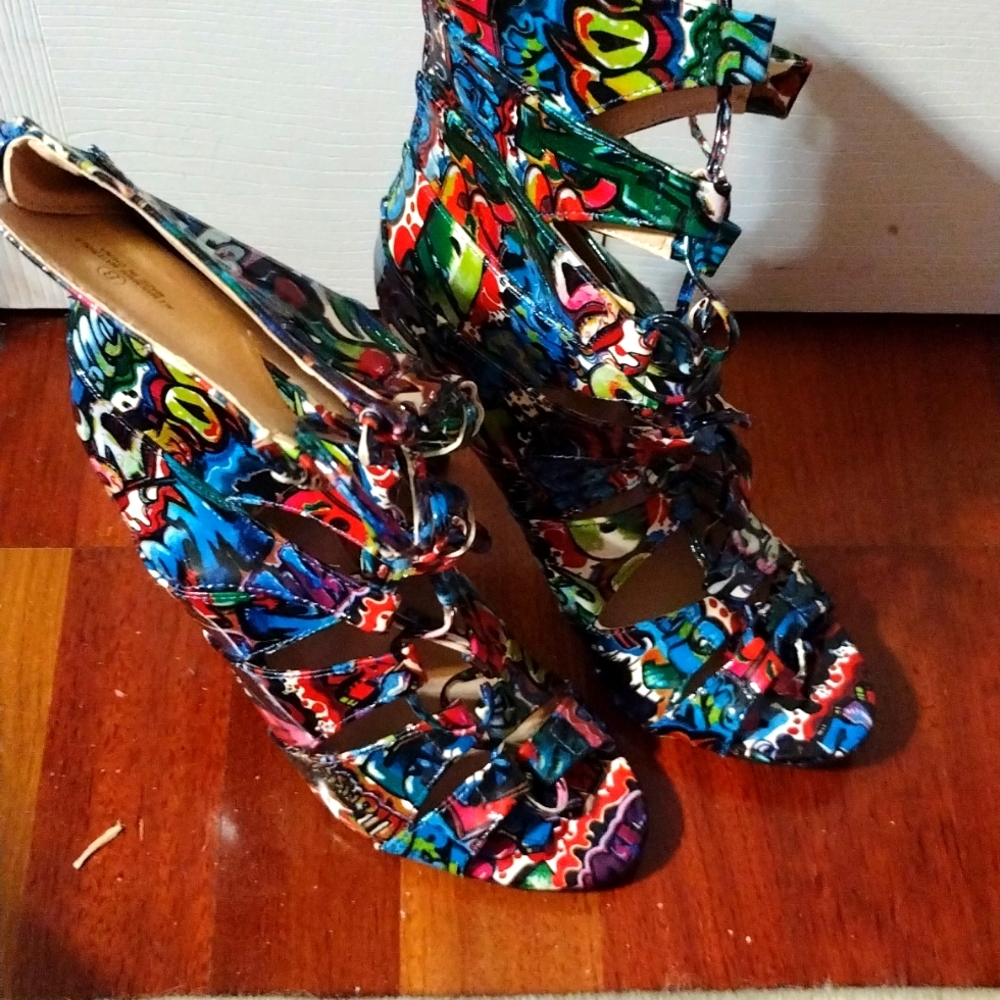 Multicolor shoes size 8